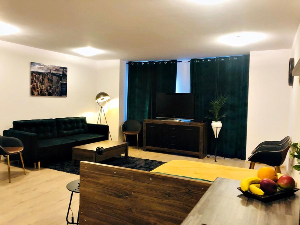 Апартаменты Downtown Studio Зелёна-Гура Экстерьер фото